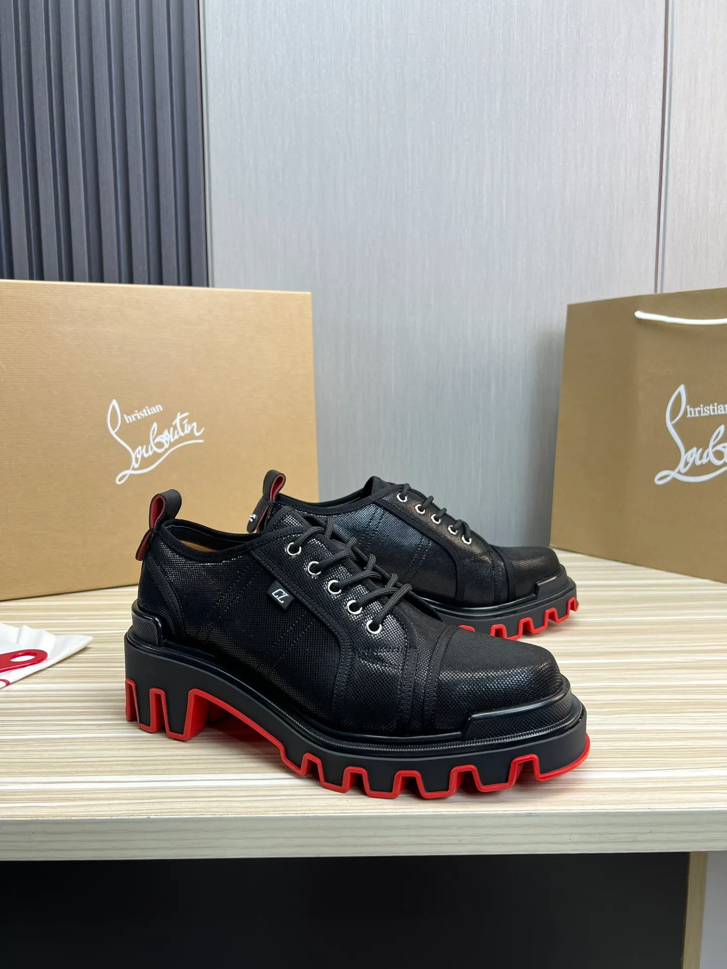 Men's shoes💰760💰 CL popular red-soled boots🆑1:1 original model opening. Official website updated simultaneously ~ Christian* Louboutin, imported cowhide leather upper + water-dyed cowhide lining, original thick red sole, wear-resistant and non-slip⬆️ Full set of counter packaging🎁38-45 (38.45 custom-made, non-refundable)